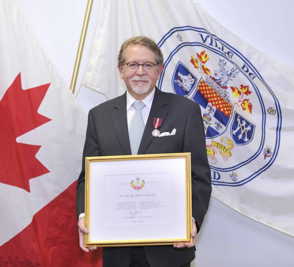 Mayor William Steinberg being awarded the Queen's Diamond Jubilee medal